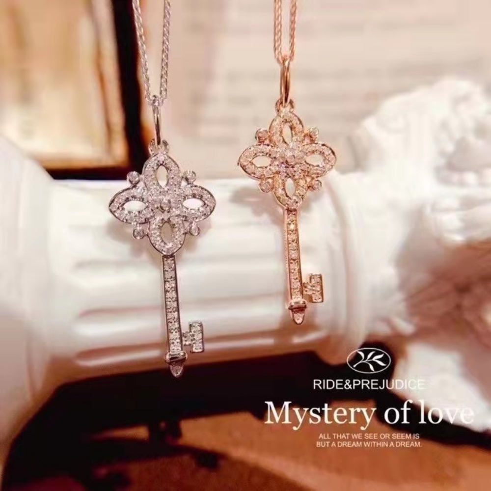 Sterling silver diamond key necklace - Picture 2 of 8